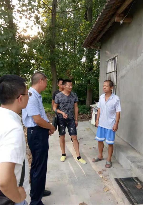 江汉职院开展扶贫走访03_-1.jpg