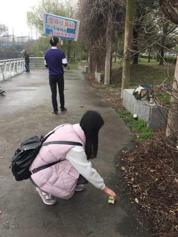 学雷锋活动图片01.jpg