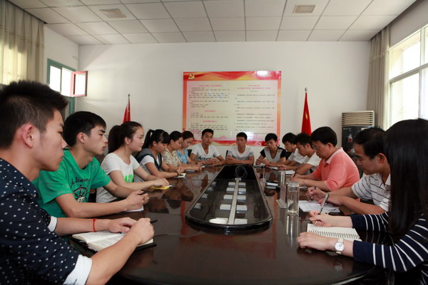 学生座谈会.jpg