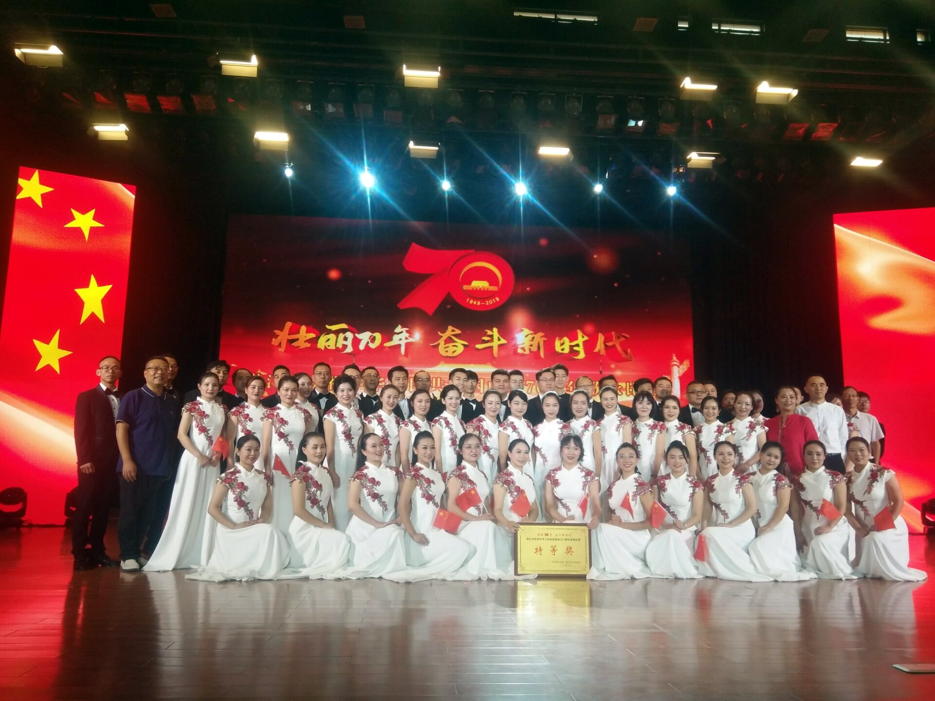 合影.jpg