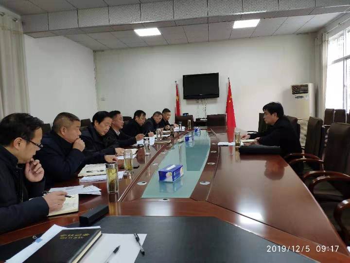 学校党委召开专题民主生活会.jpg