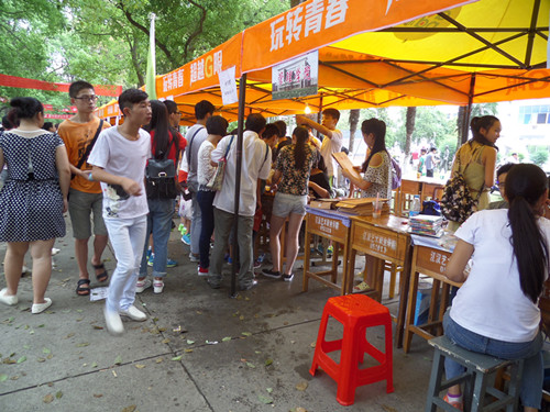 为新生服务我们很开心_副本.jpg