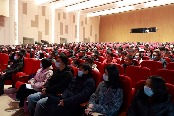 学校党委召开教职工大会03.jpg