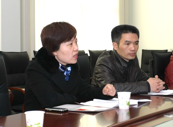 王玉梅副市长视察江汉职院.jpg