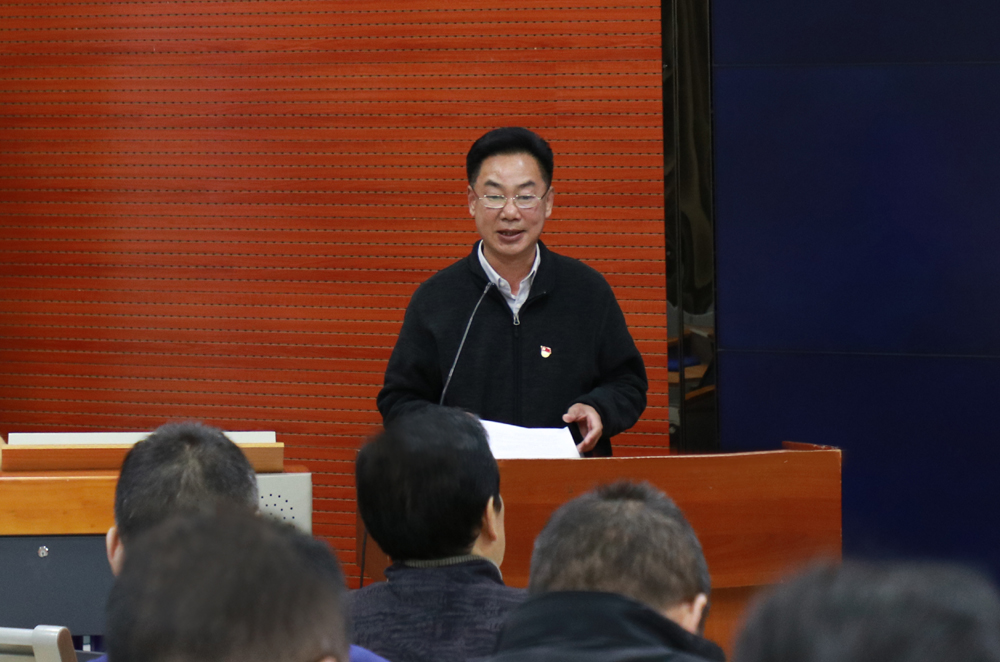 陈俊平同志传达学习十九届四中全会精神01.jpg