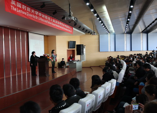 演讲现场.jpg