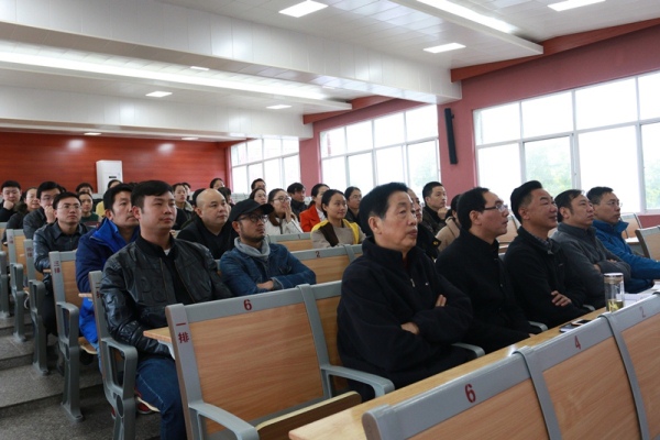 beat365中文唯一官网党员干部集中收看十九大图片03.JPG