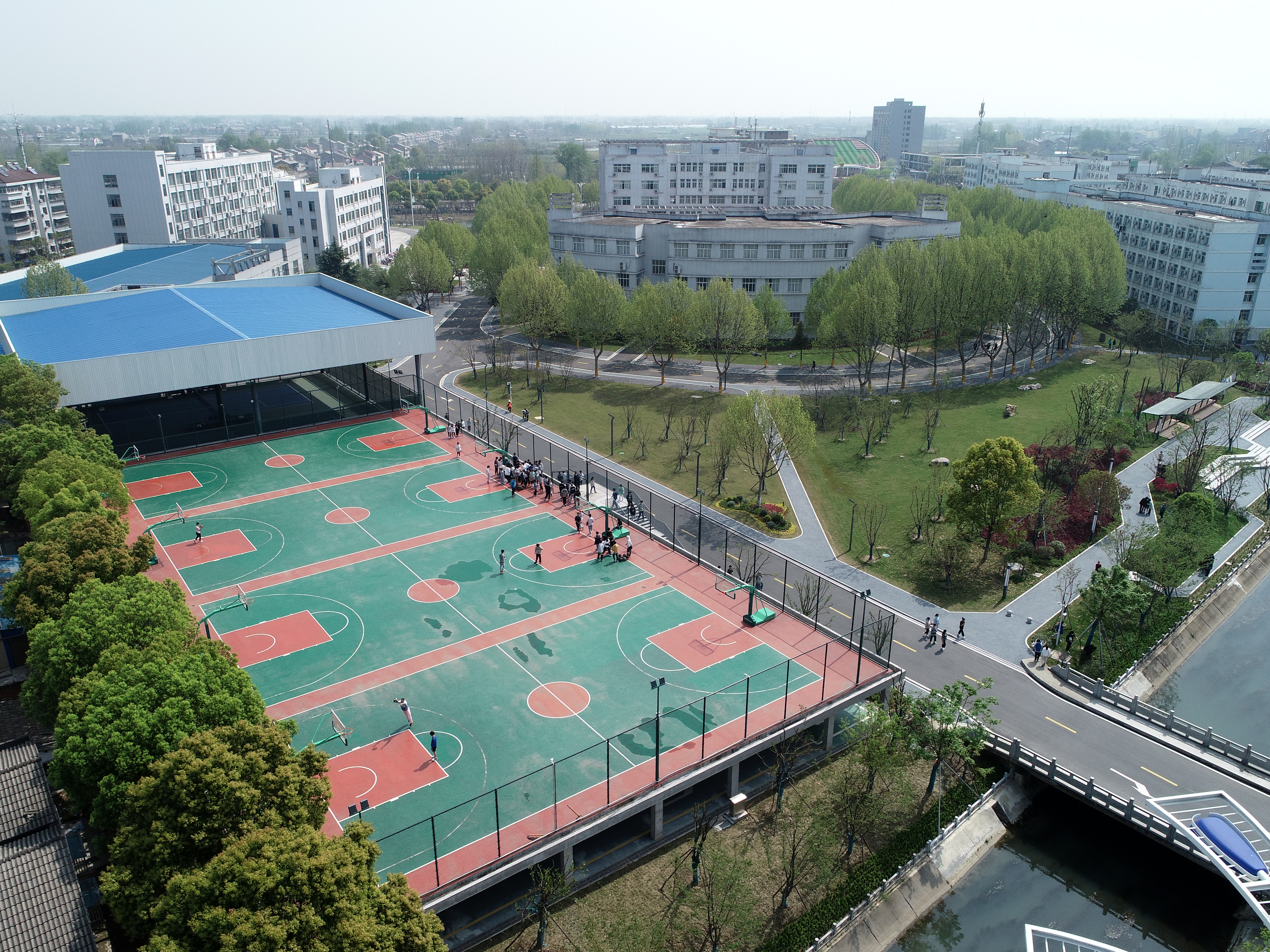蓝球场